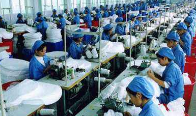 服裝零售遇冷，化妝品消費升溫 紡織皮革與化妝品行業的冰火兩重天